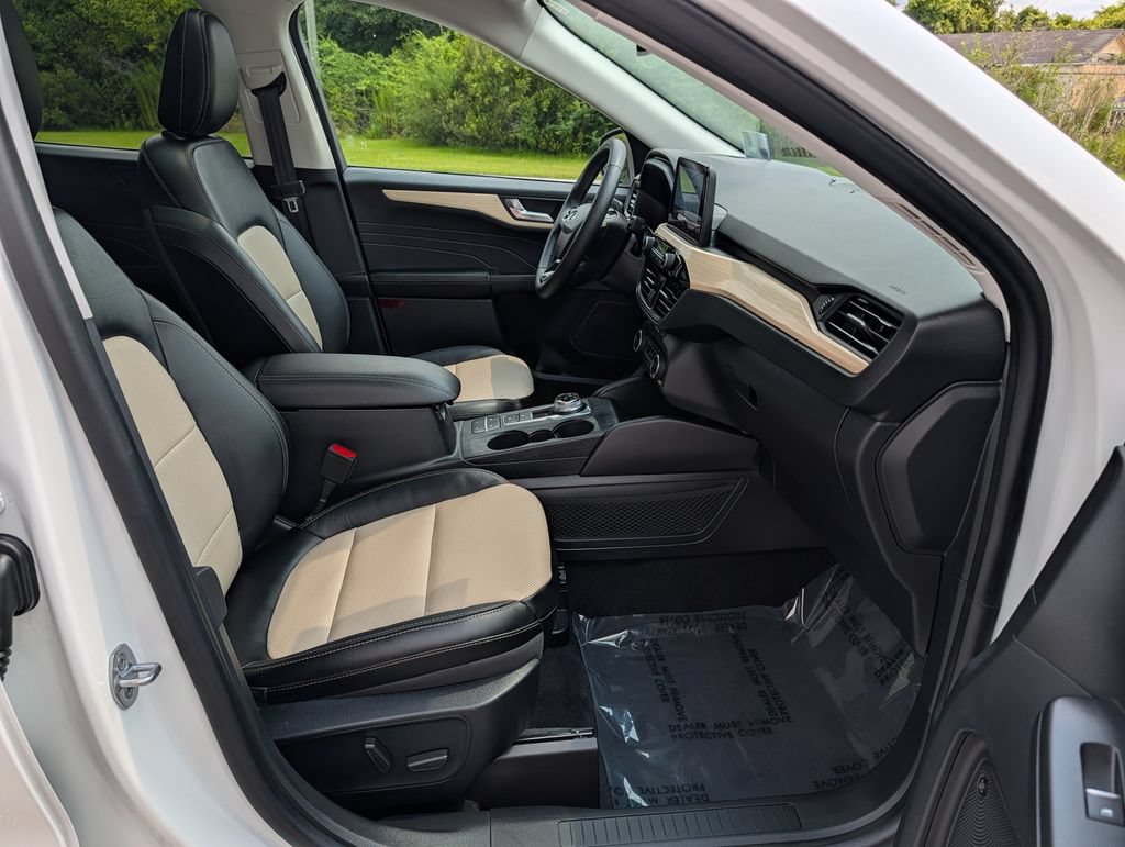 Certified 2021 Ford Escape Titanium w/ Titanium Elite Package AWD/4WD image 26