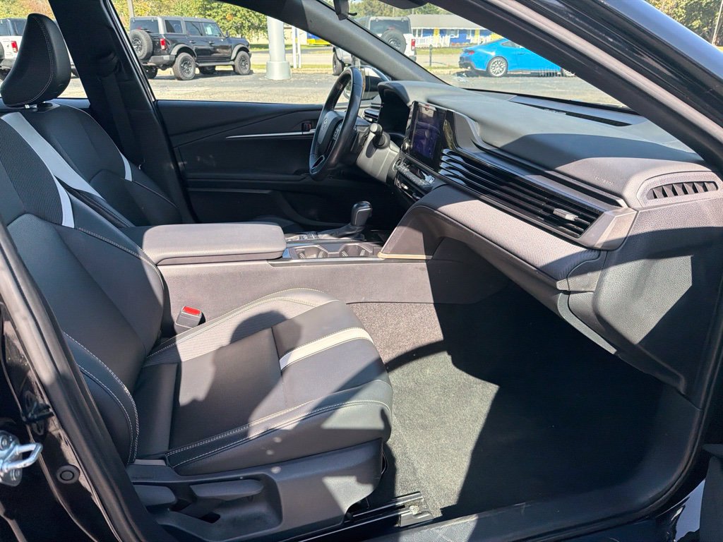 Used 2025 Toyota Camry SE FWD image 29