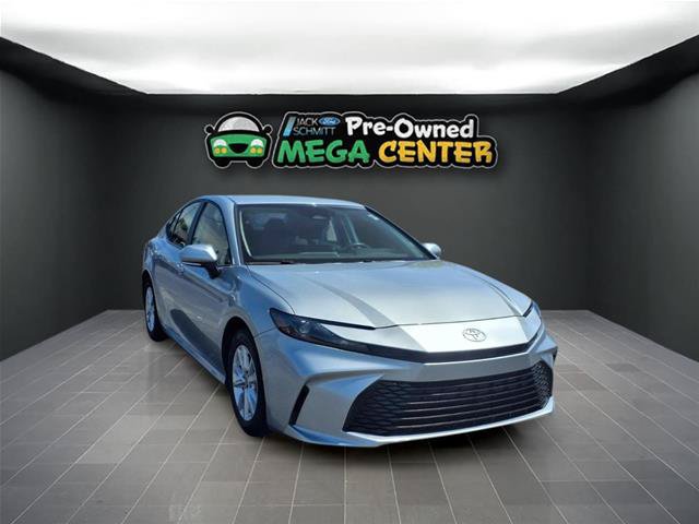 Used 2025 Toyota Camry LE FWD image 25