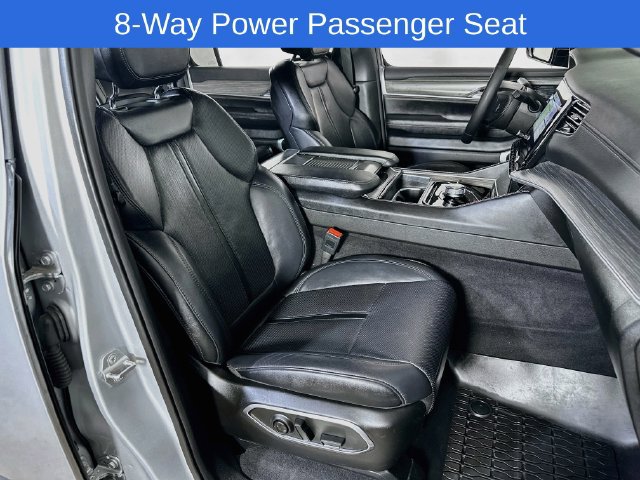 Used 2024 Jeep Wagoneer L Series II w/ Flexible Seating Group AWD/4WD image 13