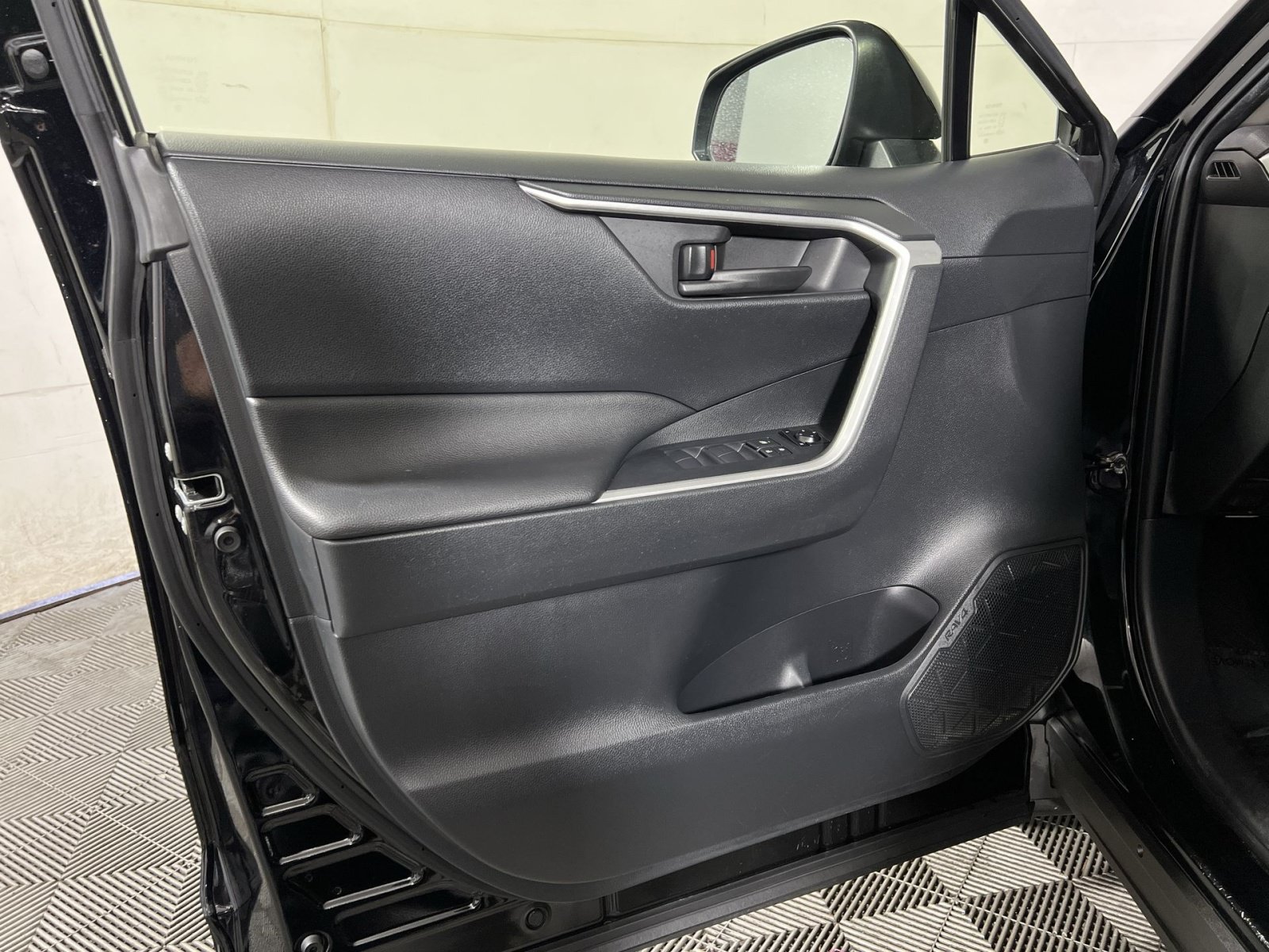 Used 2019 Toyota RAV4 LE w/ All Weather Liner Package AWD/4WD image 14