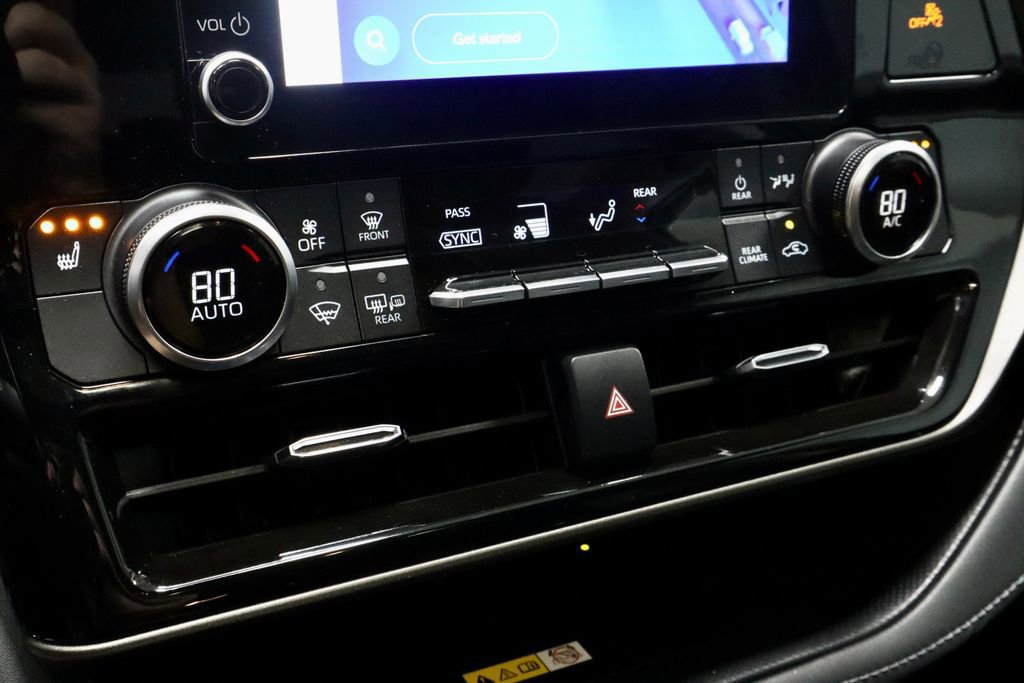 Used 2023 Toyota Highlander XLE AWD/4WD image 32