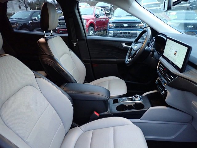 Certified 2025 Ford Escape Platinum image 11