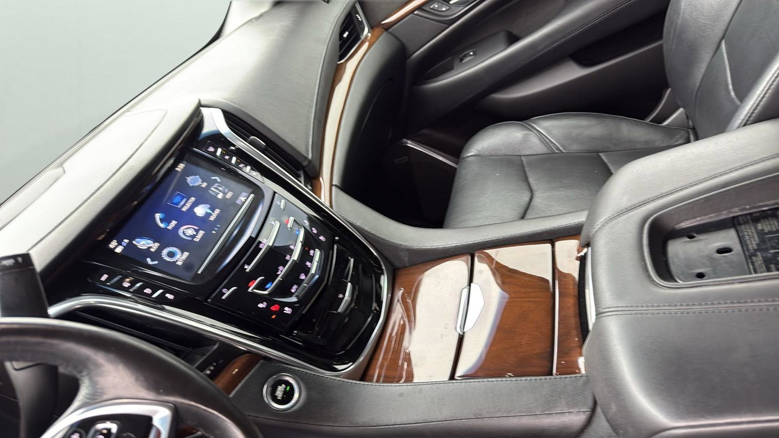 Used 2019 Cadillac Escalade Luxury image 21