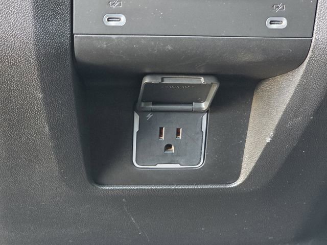 Used 2023 GMC Yukon AT4 w/ Technology Package AWD/4WD image 20