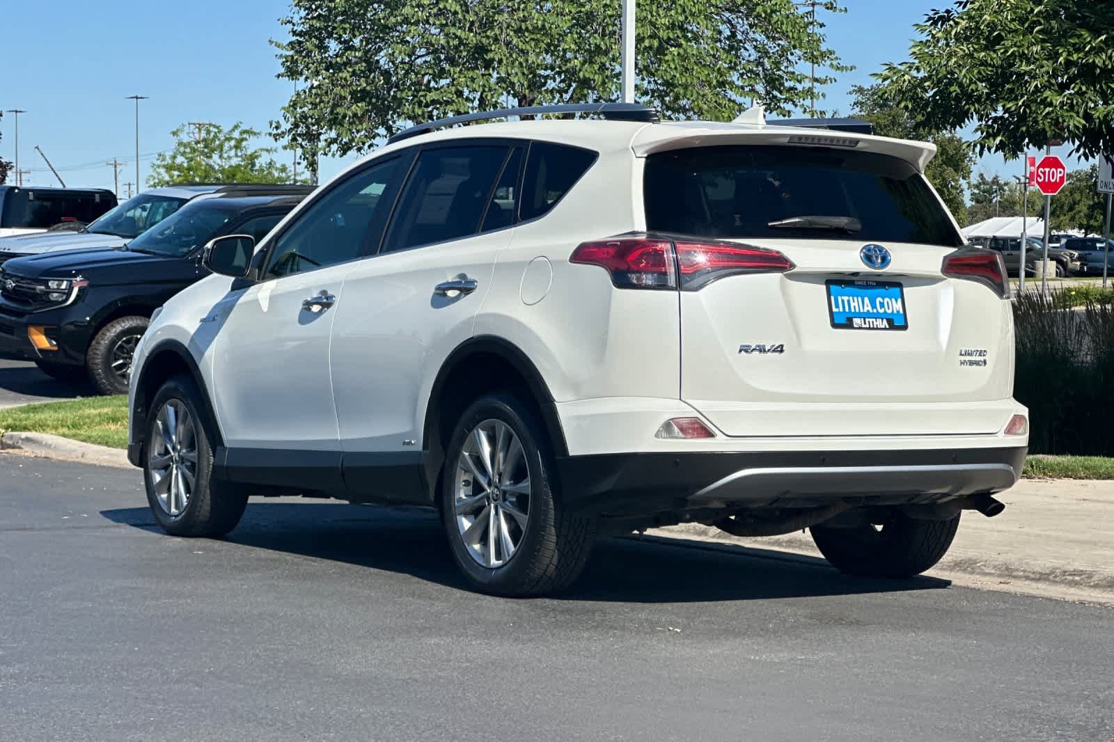 Used 2018 Toyota RAV4 Limited w/ Advanced Technology Package AWD/4WD image 6