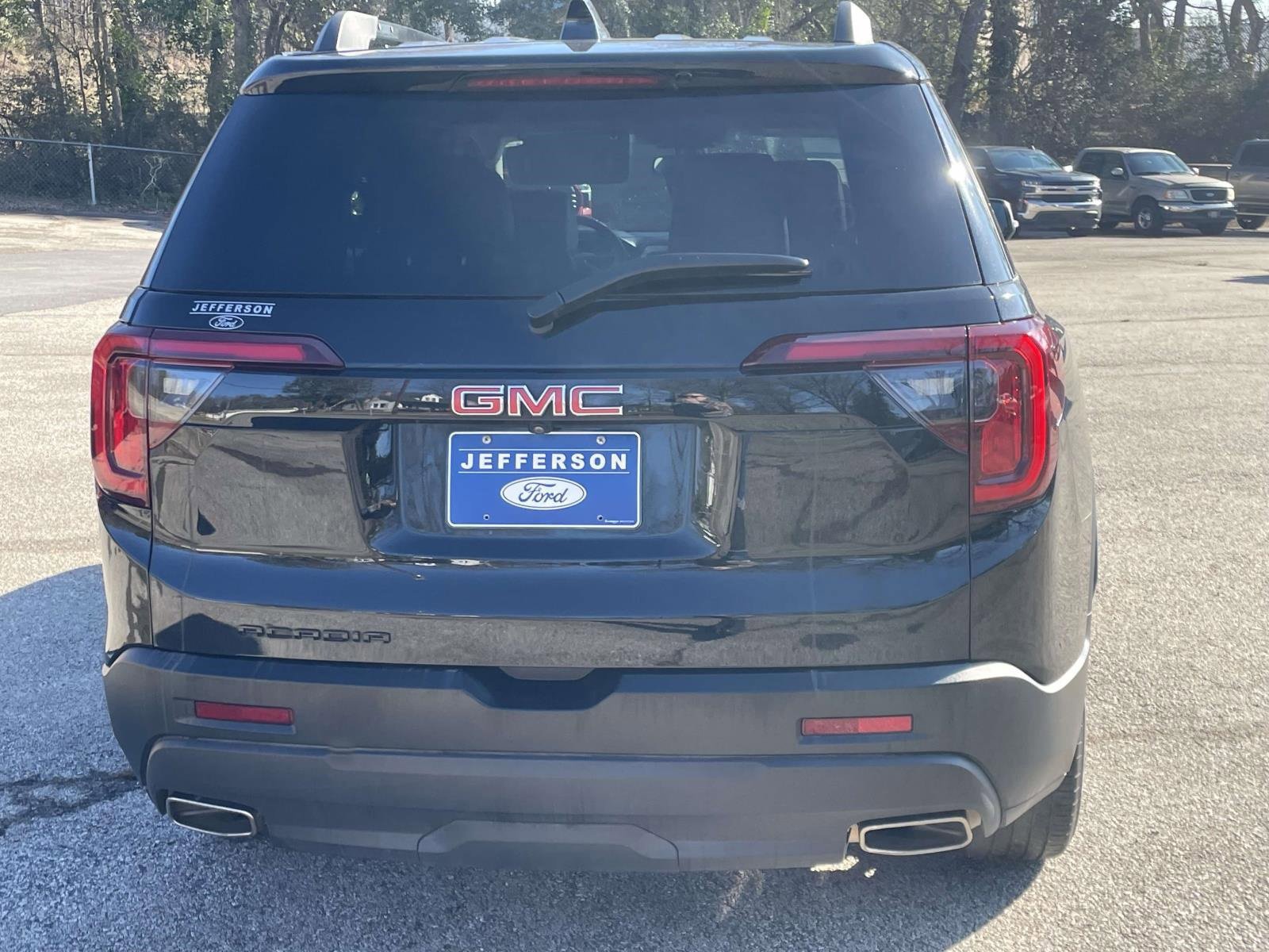 Used 2023 GMC Acadia SLT w/ Elevation Edition image 4