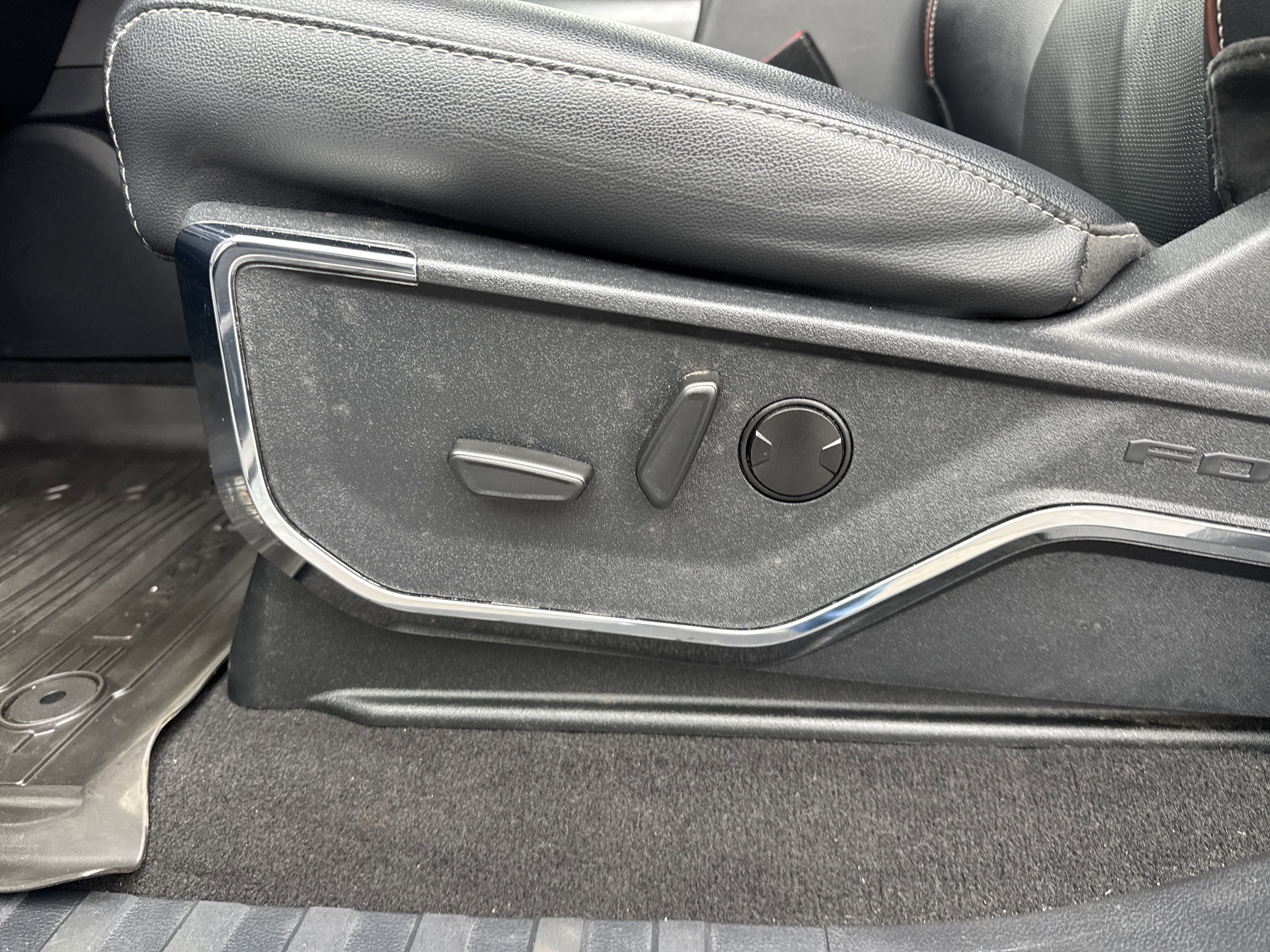 Certified 2023 Ford F350 Lariat w/ Lariat Ultimate Package image 27