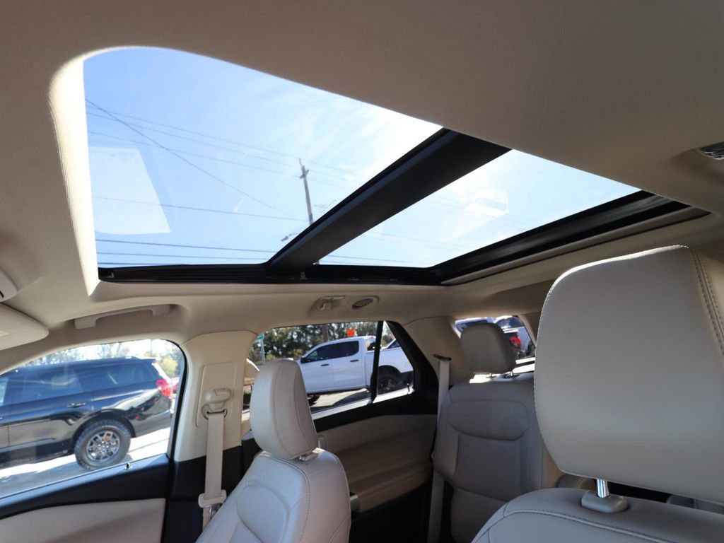 Certified 2022 Ford Explorer XLT w/ Equipment Group 202A image 9