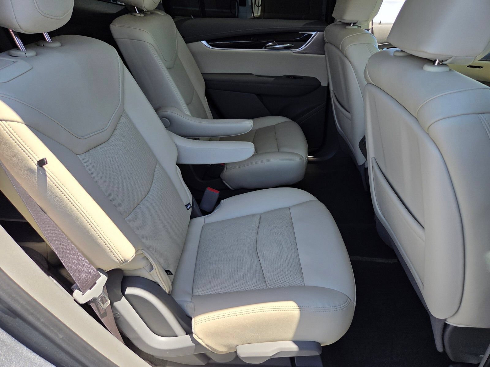 Used 2023 Cadillac XT6 Premium Luxury w/ Technology Package FWD image 15