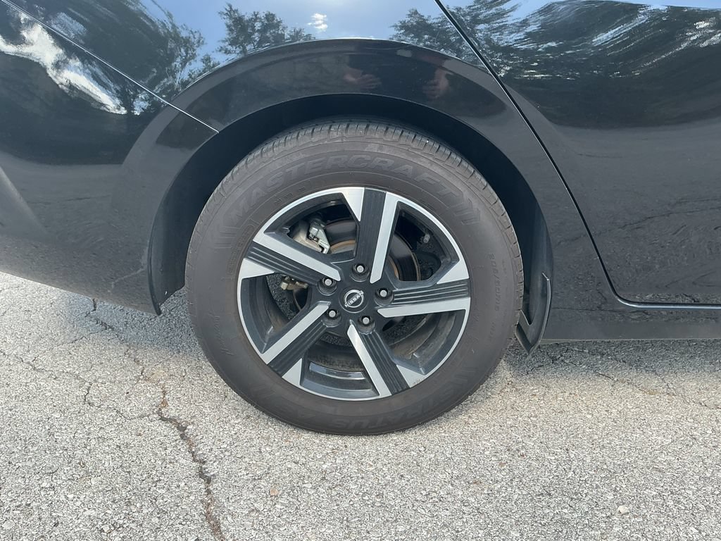 Used 2024 Nissan Sentra SV FWD image 11