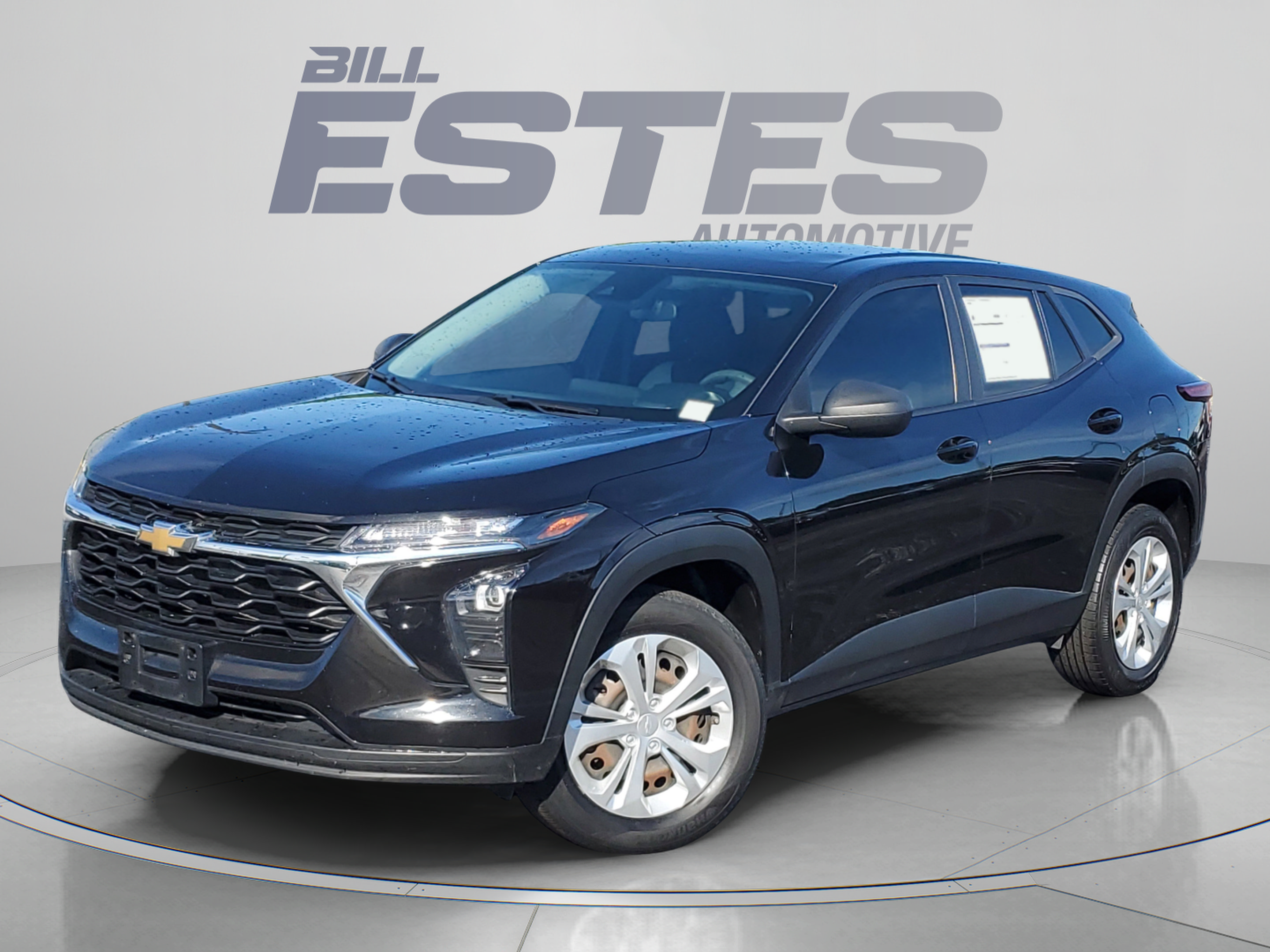 Used 2024 Chevrolet Trax LS FWD image 1