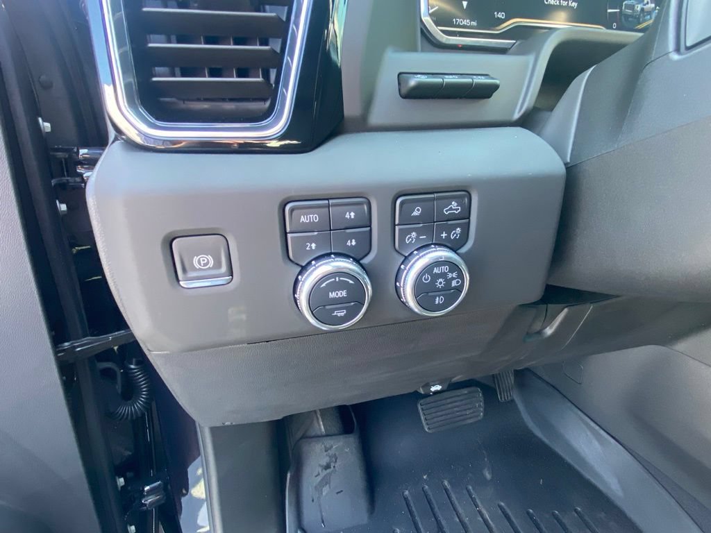 Used 2025 GMC Sierra 2500 Denali w/ Technology Package AWD/4WD image 12