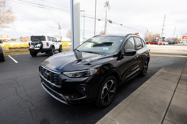 Certified 2025 Ford Escape ST-Line Elite w/ Premium Technology Package image 7