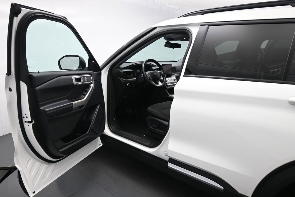 Certified 2023 Ford Explorer XLT RWD image 8