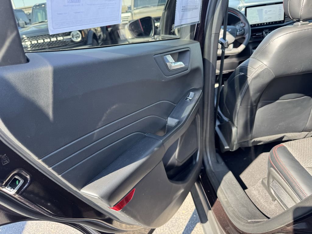 Certified 2023 Ford Escape ST-Line w/ Tech Pack #1 image 15