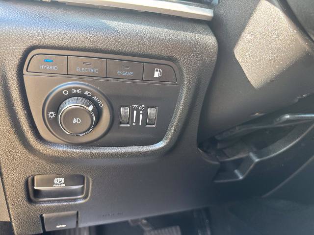 Used 2023 Jeep Grand Cherokee 4WD 4xe image 33