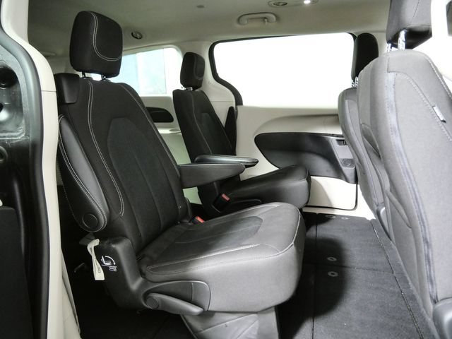 Used 2022 Chrysler Voyager LX FWD image 10