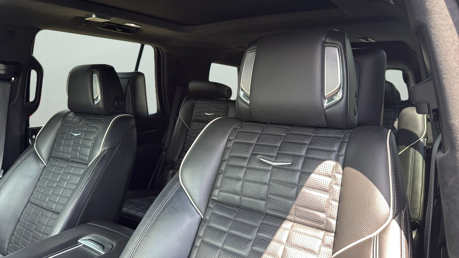 Used 2022 Cadillac Escalade Sport Platinum w/ Heavy-Duty Trailer Package AWD/4WD image 9