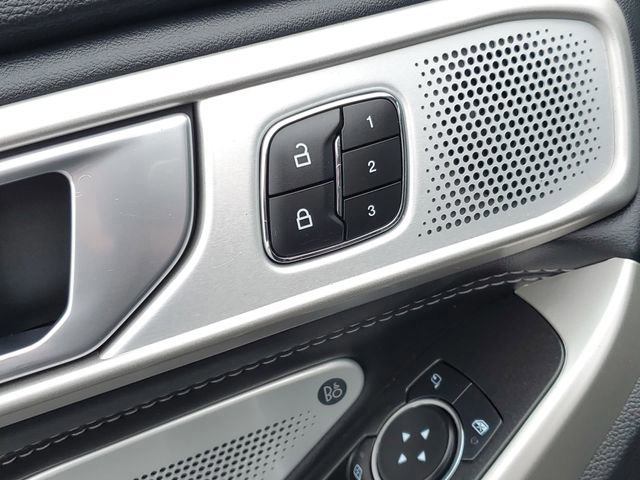 Certified 2023 Ford Explorer Limited w/ Limited Technology Package image 32