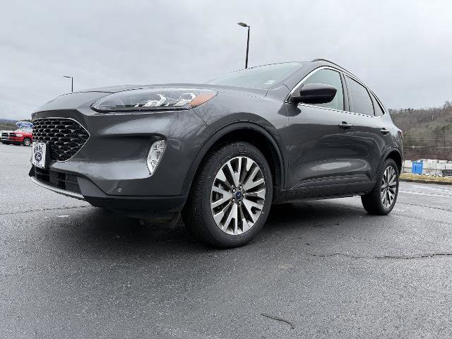 Certified 2022 Ford Escape Titanium image 3