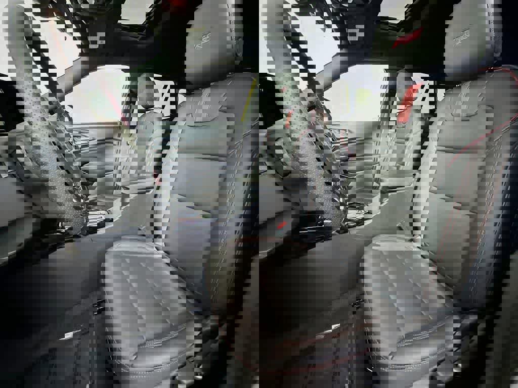 Used 2024 Chevrolet Trax RS w/ Sunroof Package image 12