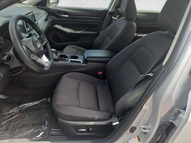 Used 2025 Nissan Altima 2.5 SV FWD image 15