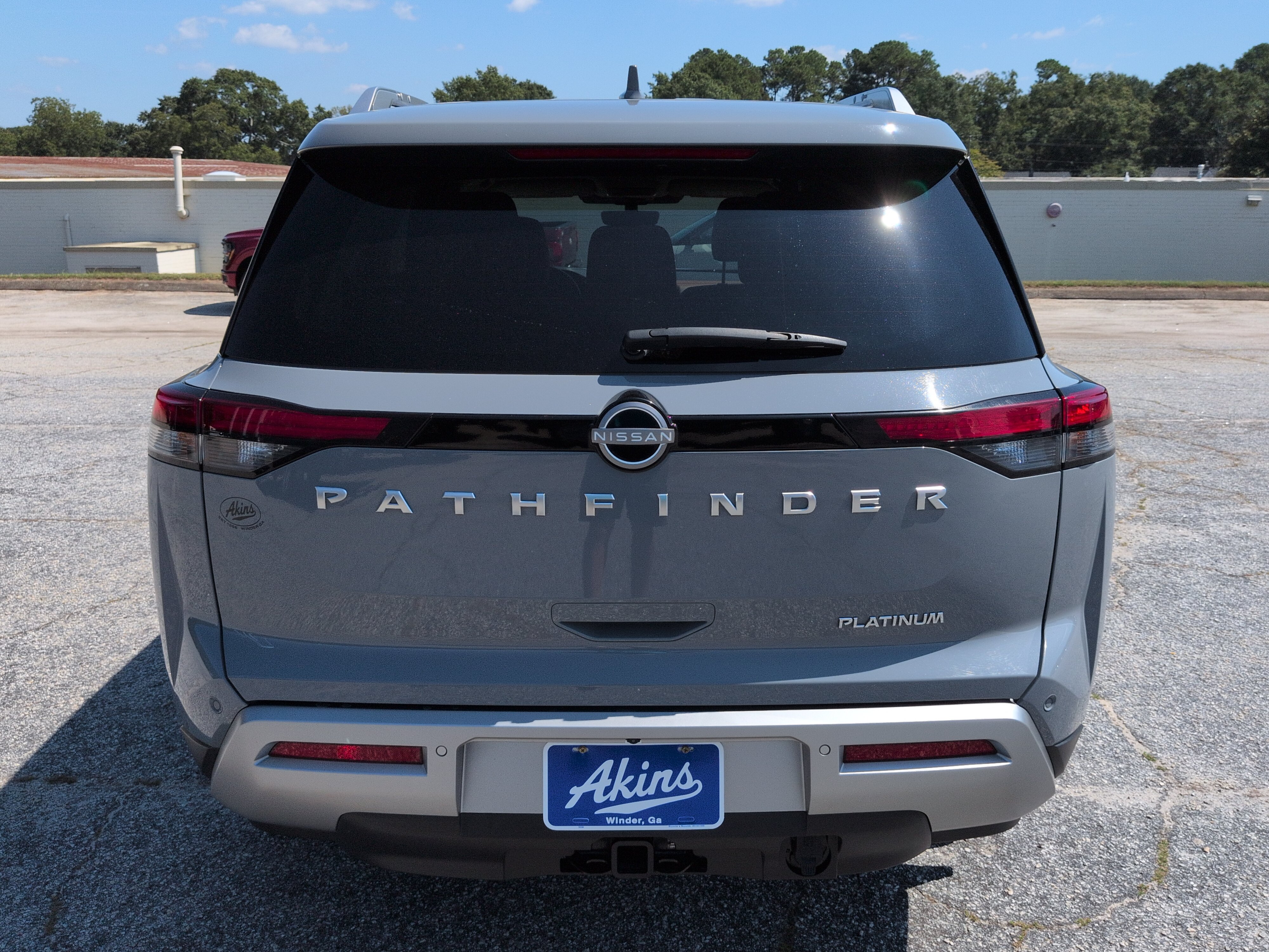Used 2025 Nissan Pathfinder Platinum FWD image 4