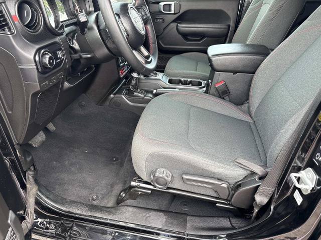 Used 2025 Jeep Wrangler Unlimited Rubicon AWD/4WD image 15