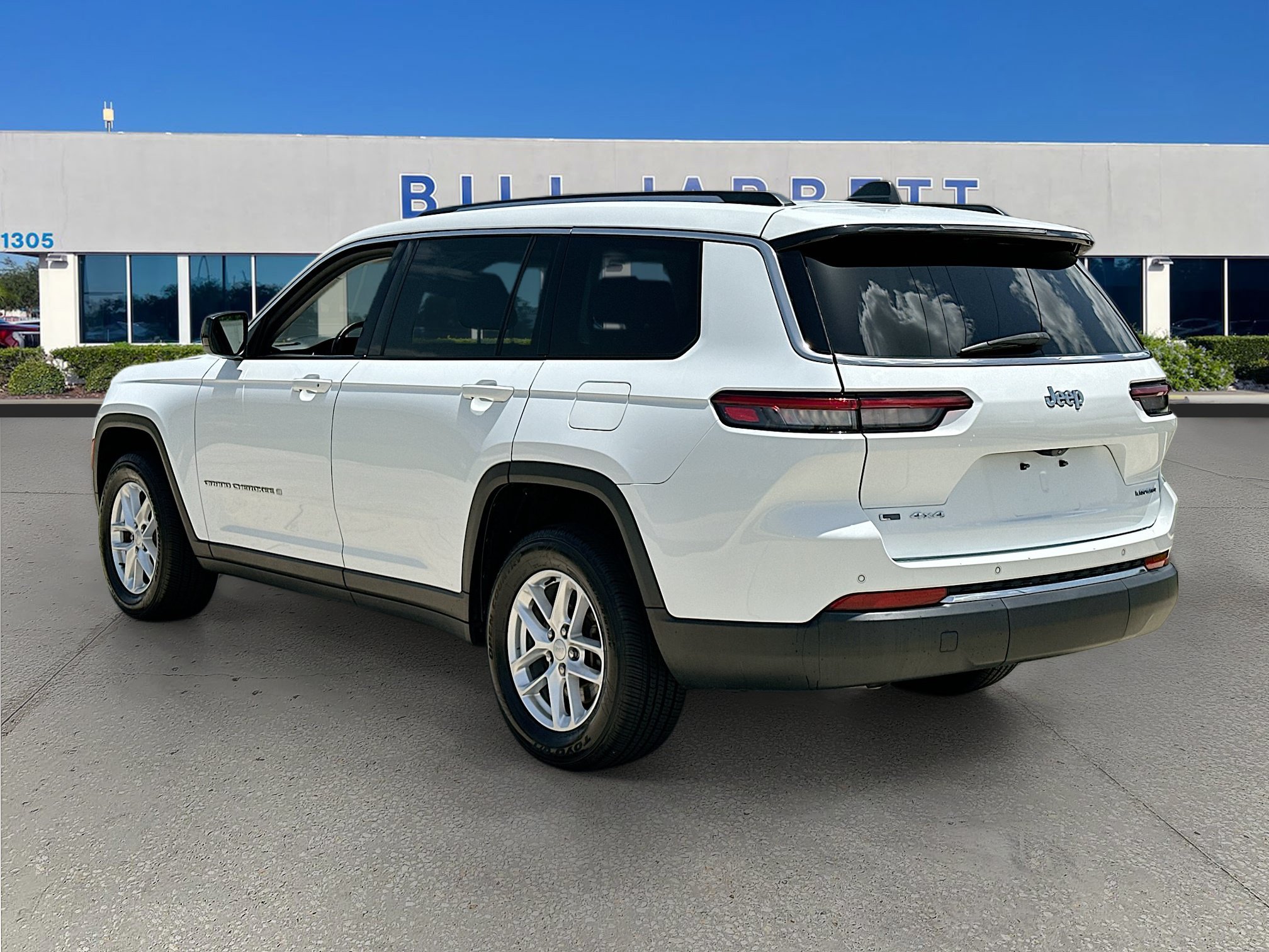 Used 2022 Jeep Grand Cherokee L Laredo w/ Luxury Tech Group I AWD/4WD image 5