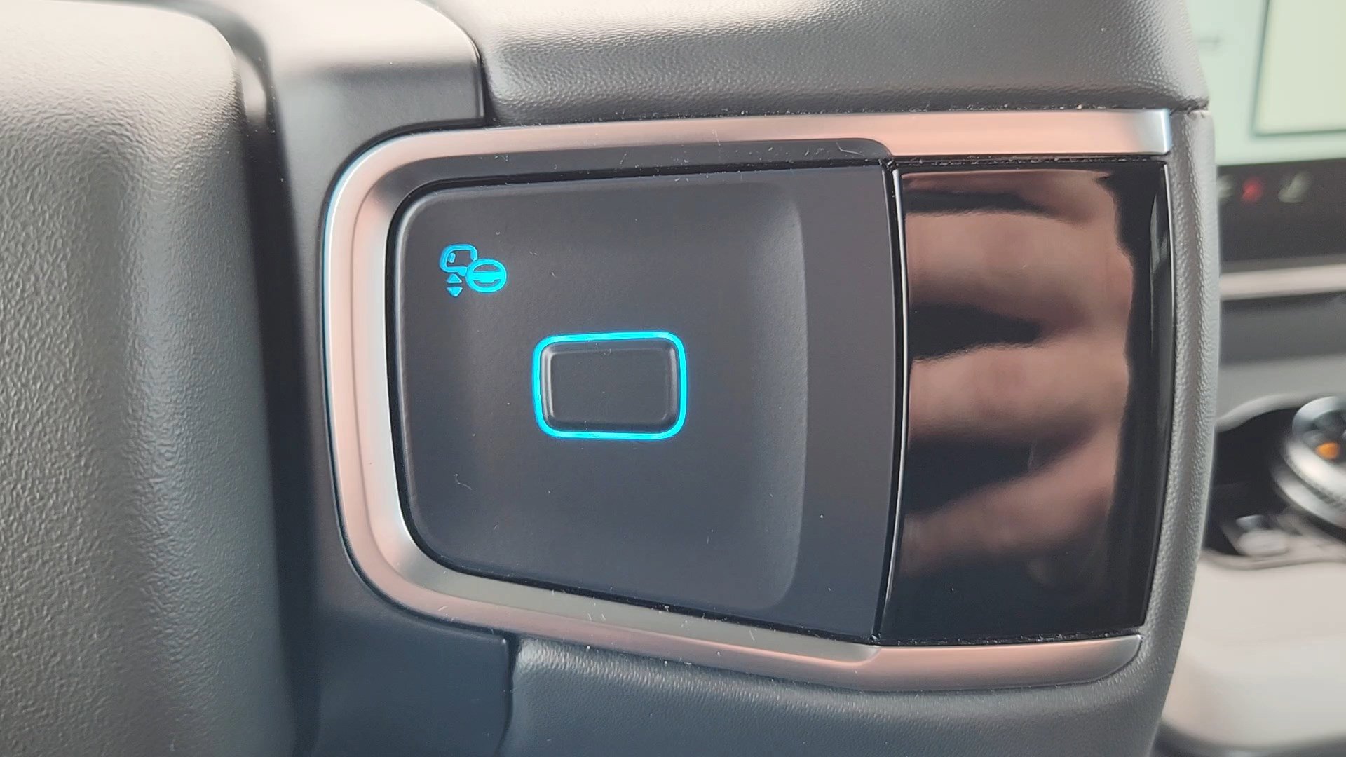 Certified 2025 Ford Expedition Active image 14