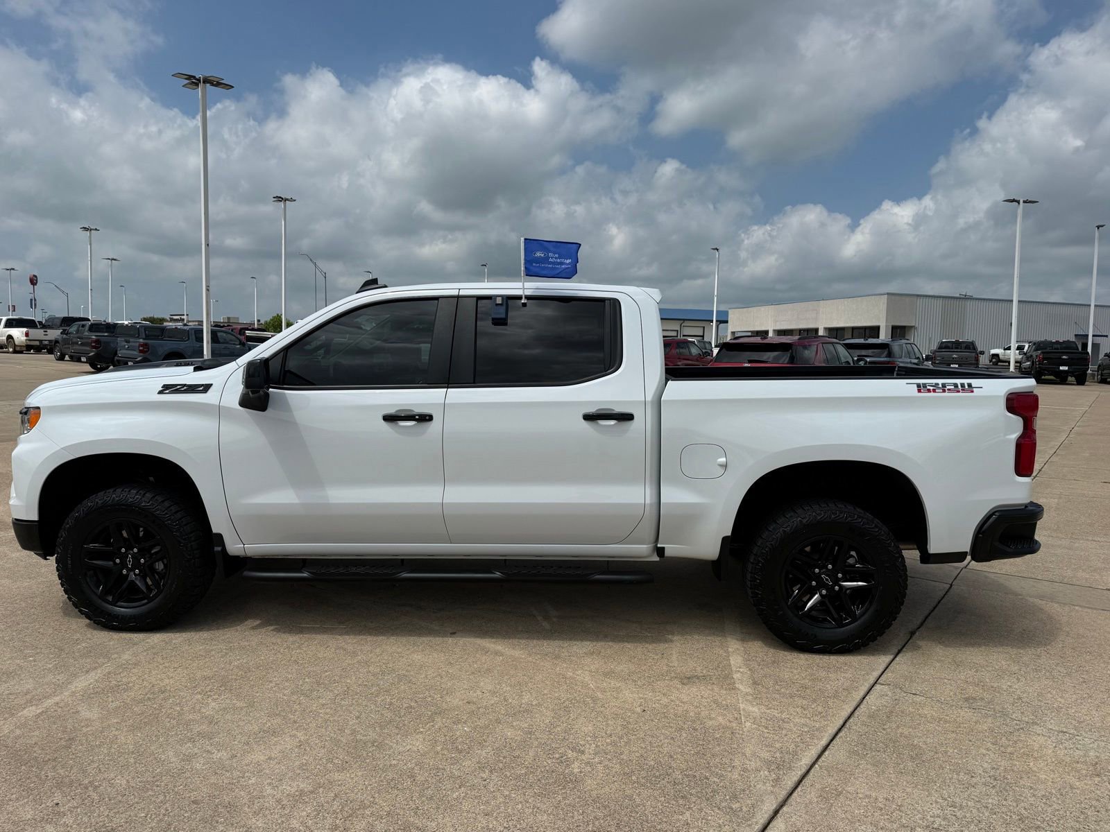 Used 2024 Chevrolet Silverado 1500 LT Trail Boss w/ LT Trail Boss Premium Package image 2