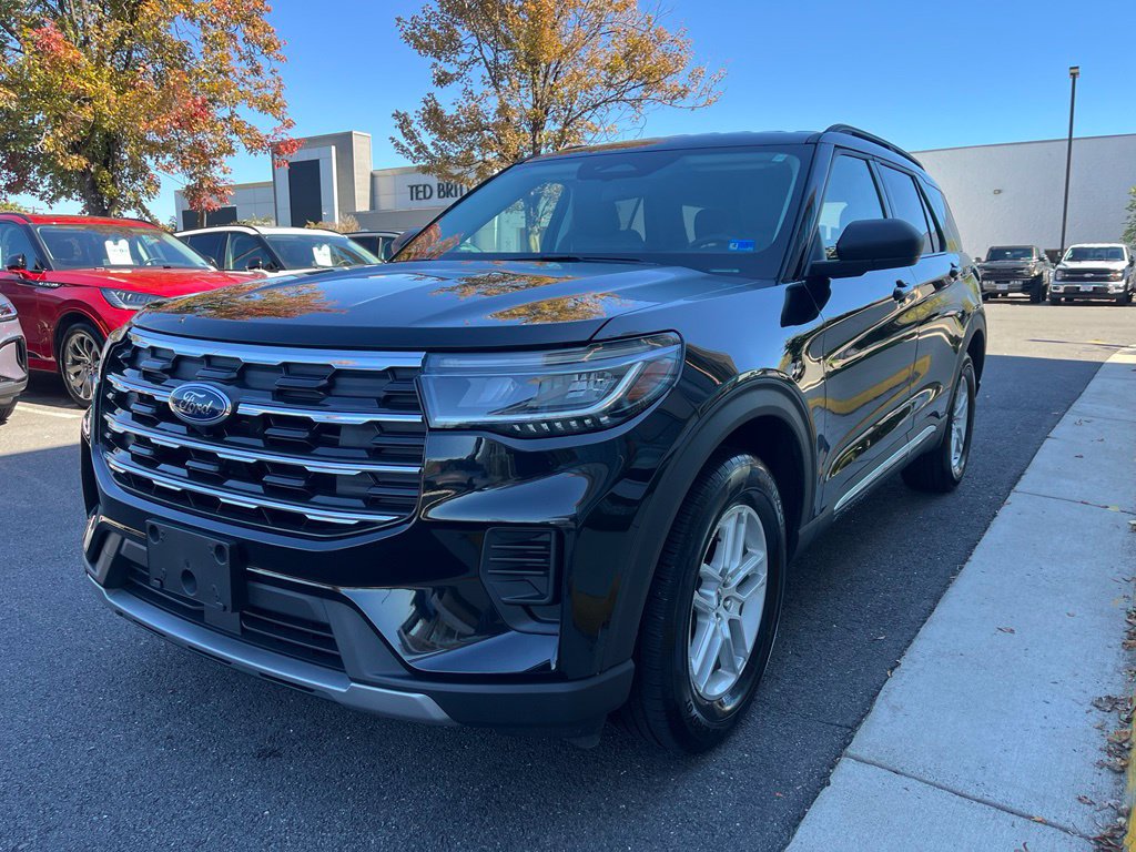 Certified 2025 Ford Explorer Active AWD/4WD image 3