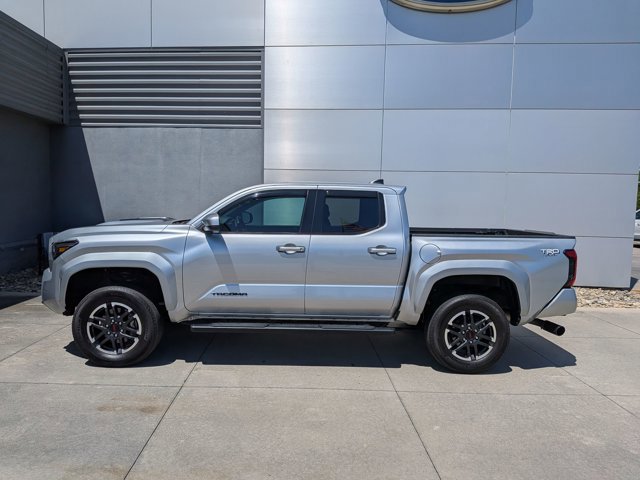 Used 2024 Toyota Tacoma TRD Sport AWD/4WD image 7