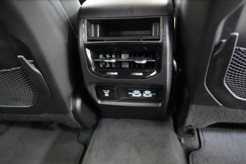 Used 2022 Jeep Grand Cherokee Altitude AWD/4WD image 24
