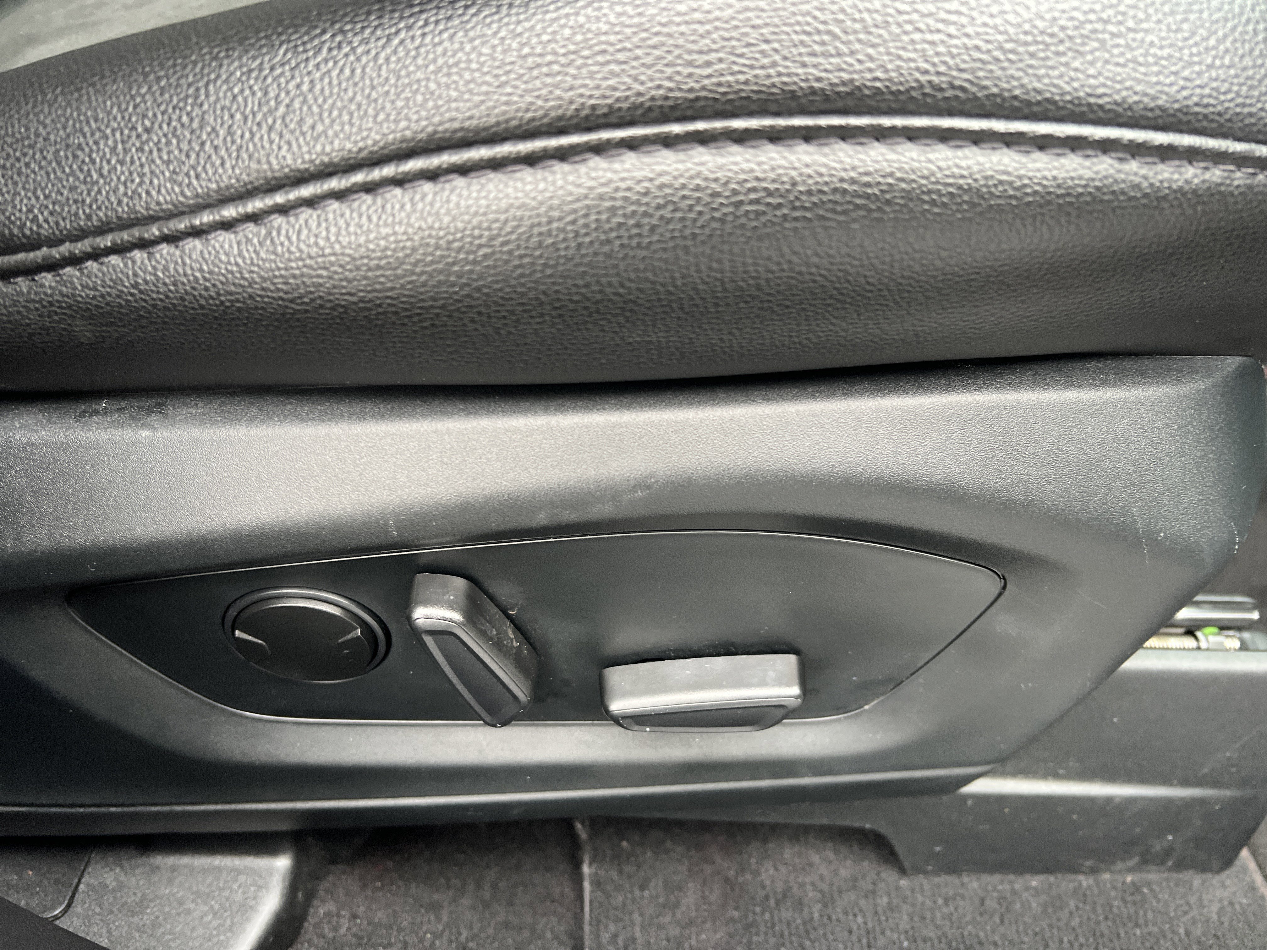 Certified 2023 Ford Explorer ST-Line w/ Class IV Trailer Tow Package image 15