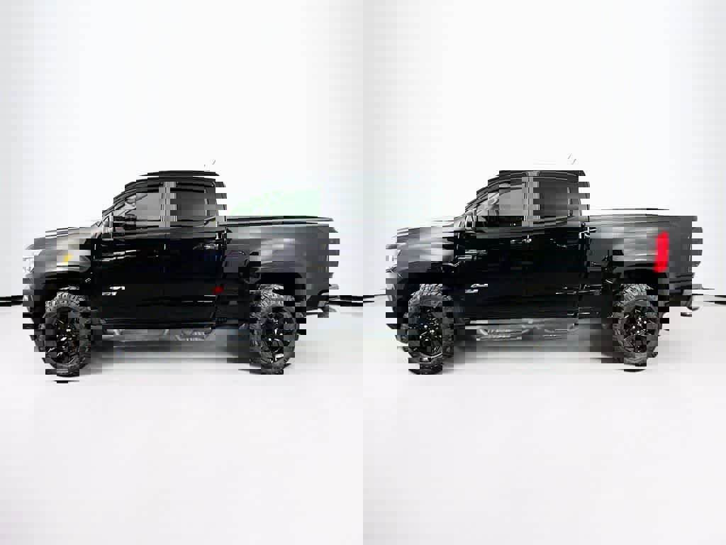 Used 2021 Chevrolet Colorado Z71 w/ Z71 Midnight Edition image 2