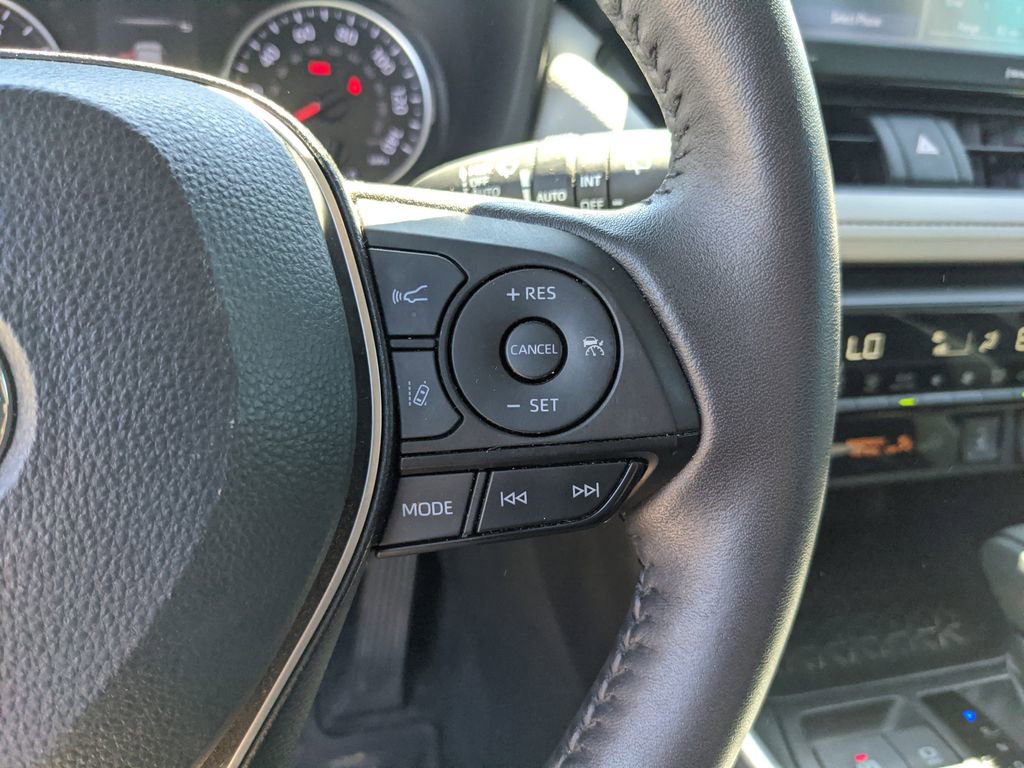 Used 2022 Toyota RAV4 XLE w/ Convenience Package image 31