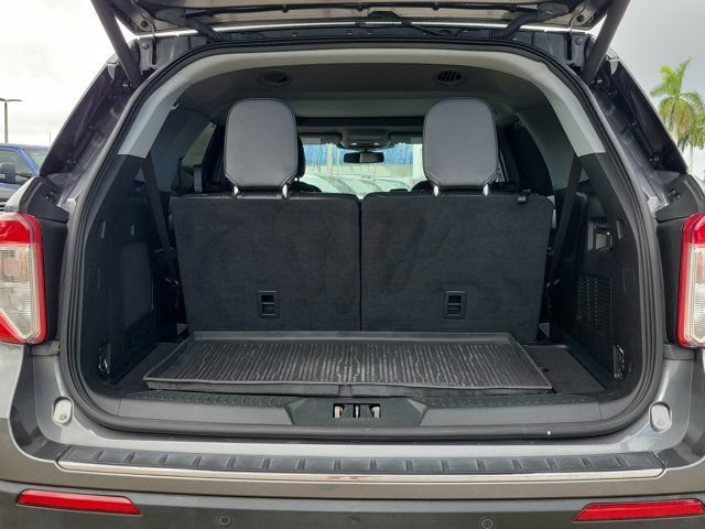 Certified 2022 Ford Explorer Limited w/ Equipment Group 301A RWD image 9
