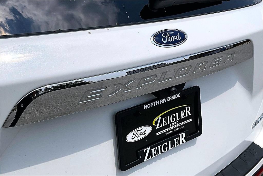 Certified 2023 Ford Explorer XLT w/ Equipment Group 202A AWD/4WD image 8