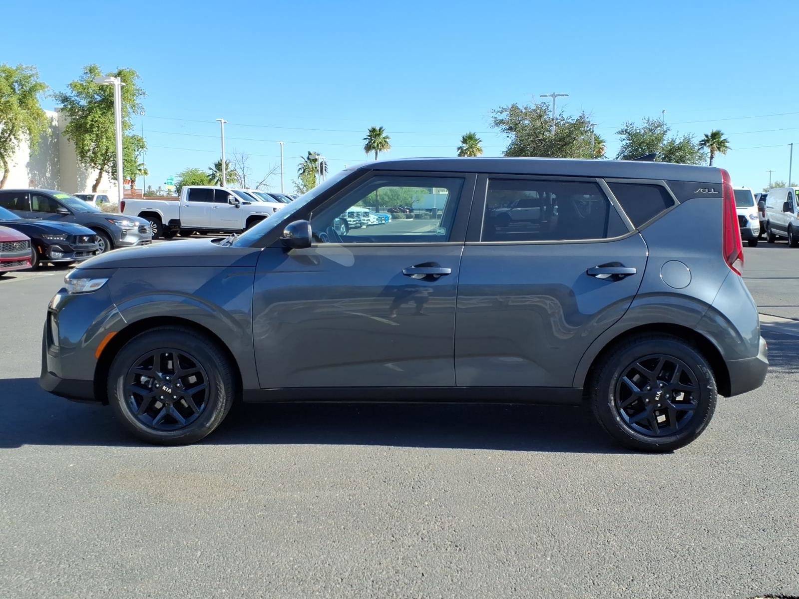 Used 2021 Kia Soul S FWD image 2