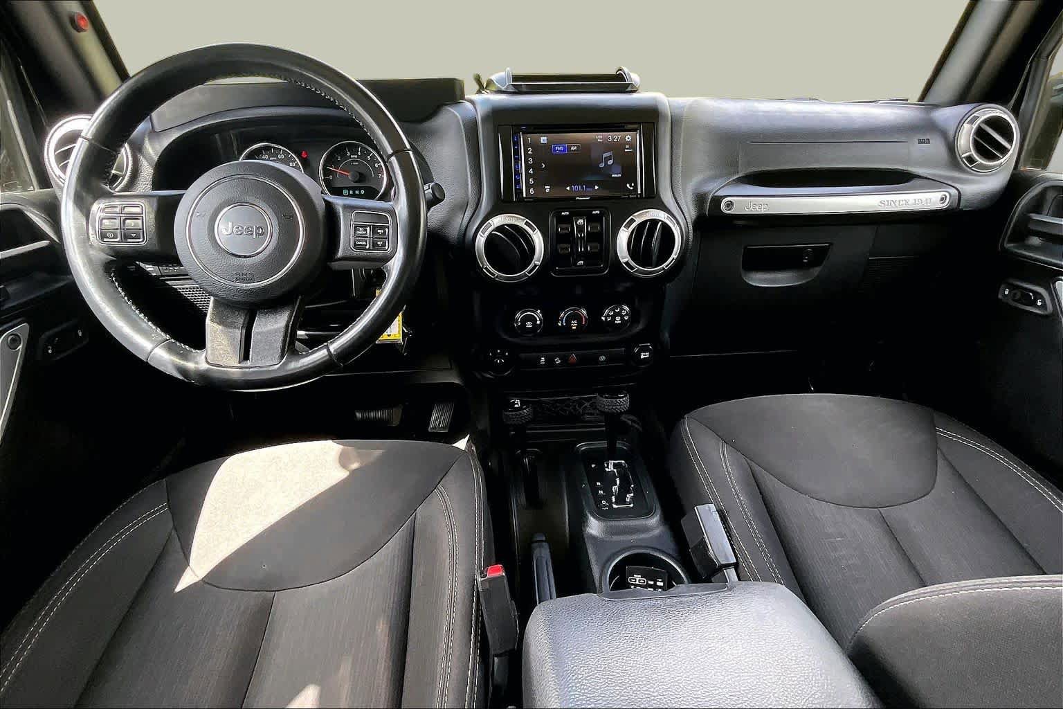 Used 2017 Jeep Wrangler Unlimited Rubicon w/ Connectivity Group AWD/4WD image 16
