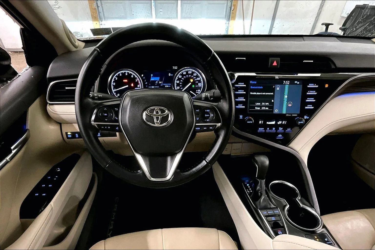 Used 2019 Toyota Camry XLE w/ Navigation Package image 5