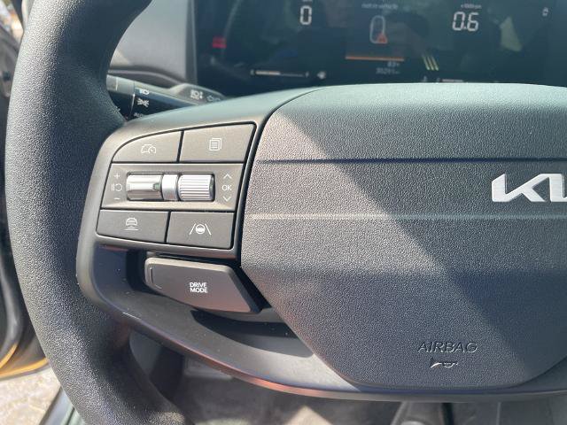 Used 2025 Kia K4 FWD image 33