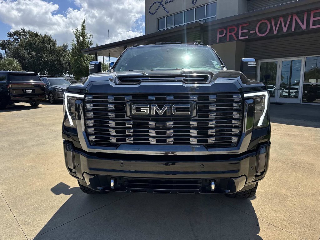 Used 2024 GMC Sierra 3500 Denali Ultimate AWD/4WD image 3