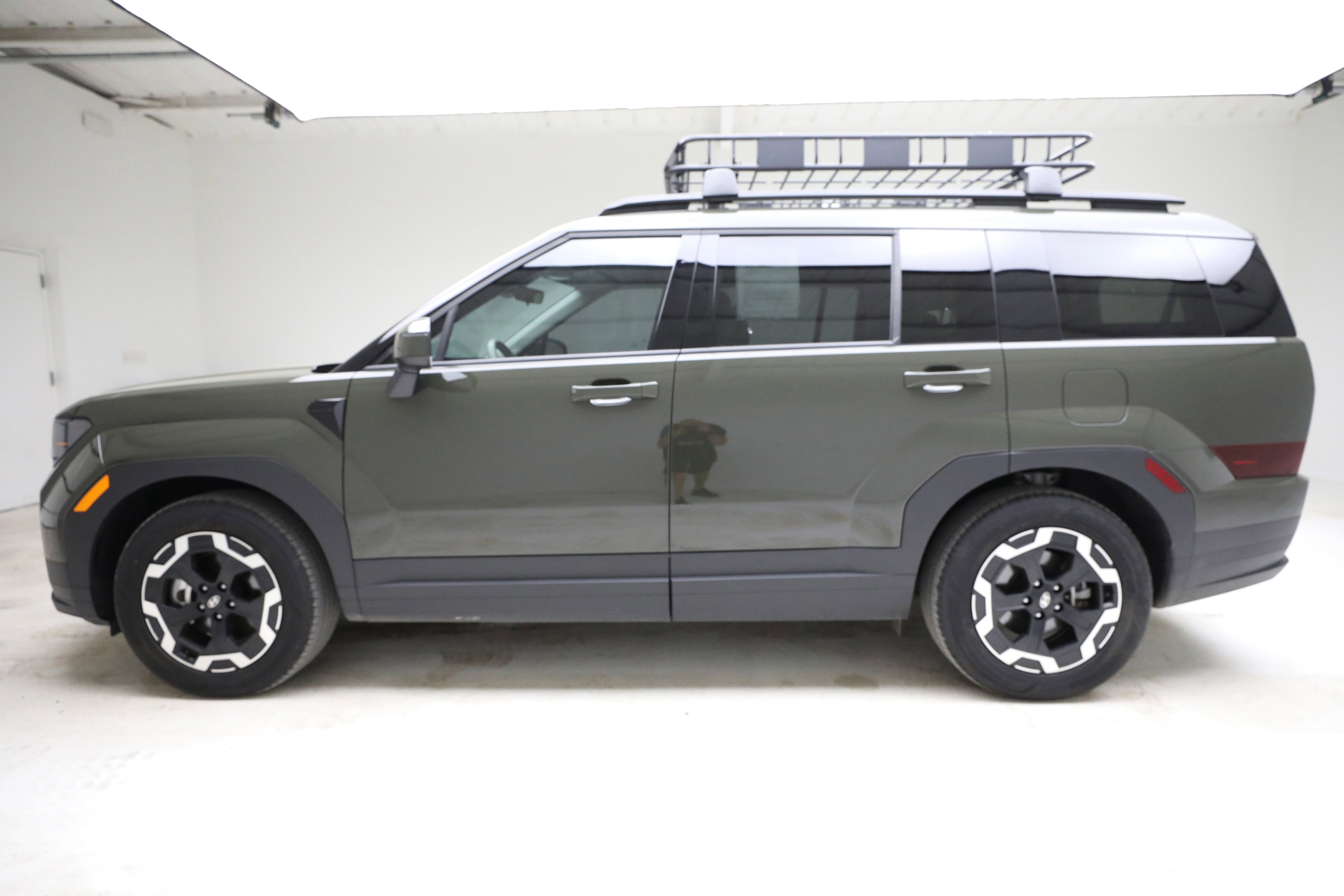 Used 2025 Hyundai Santa Fe SEL FWD image 2