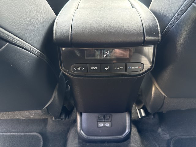 Used 2023 Toyota Highlander XLE AWD/4WD image 19