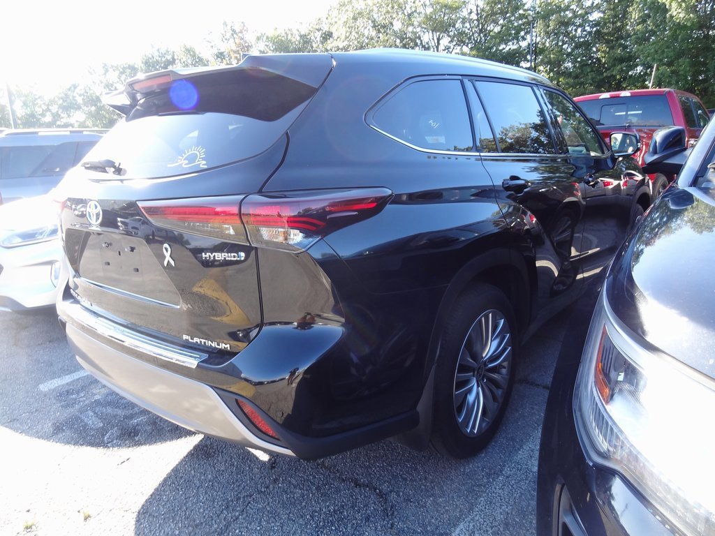 Used 2024 Toyota Highlander Platinum image 3