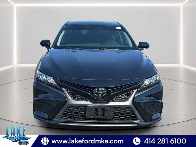 Used 2022 Toyota Camry SE w/ Convenience Package AWD/4WD image 2