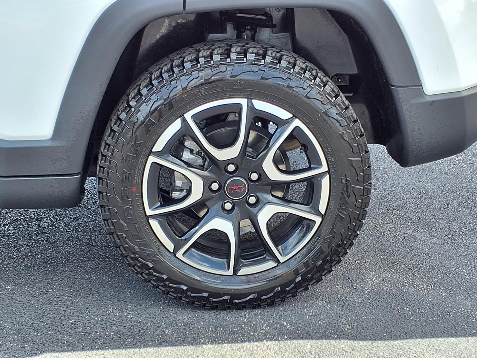 Used 2025 Jeep Compass Trailhawk AWD/4WD image 10